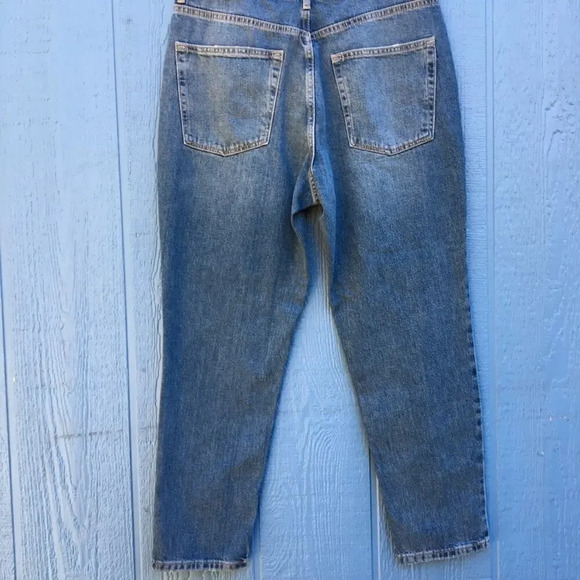 NWT Top Shop Light Wash High Rise Relax Fit Mom Jeans Size 31x30 - Picture 2 of 5
